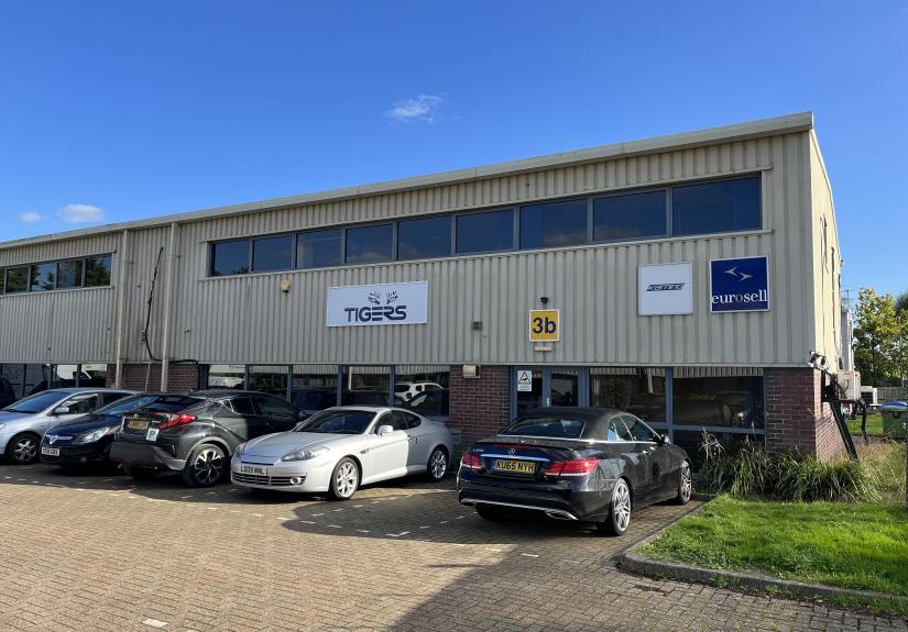 Unit 3B Gatwick Metro Centre, Road, Horley RH6 9GA Graves